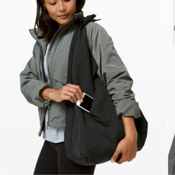 LULULEMON VERY RARE, HARD TO FIND BLACK “CROSS IT OFF” TOTE 20L GOOD AS NEW. - Picture 2 of 10